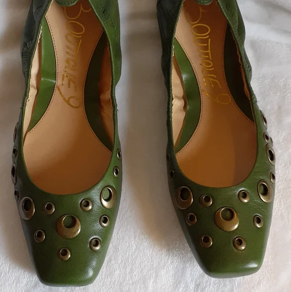 Boutique 9 Leather 7.5 Green flats - Picture 1 of 7